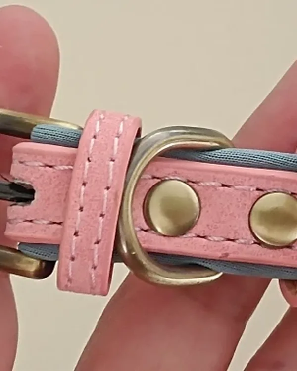 gros plan boucle laiton, rivets et doublure contrastée